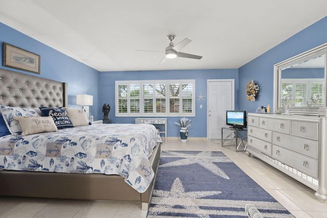 1177 S Drive Circle B, Delray Beach, FL 33445