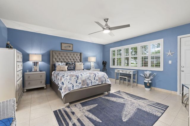 1177 S Drive Circle B, Delray Beach, FL 33445