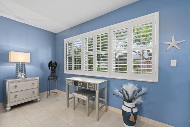 1177 S Drive Circle B, Delray Beach, FL 33445
