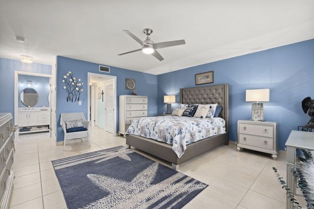 1177 S Drive Circle B, Delray Beach, FL 33445