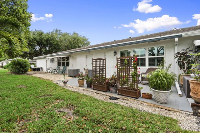 1177 S Drive Circle B, Delray Beach, FL 33445