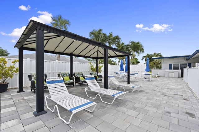 1177 S Drive Circle B, Delray Beach, FL 33445