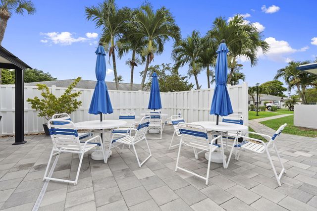 1177 S Drive Circle B, Delray Beach, FL 33445