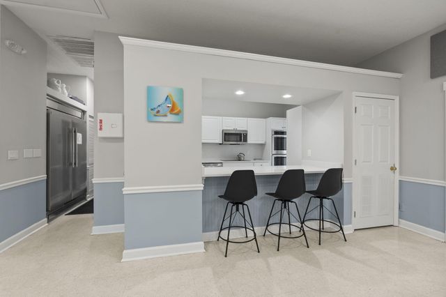 1177 S Drive Circle B, Delray Beach, FL 33445