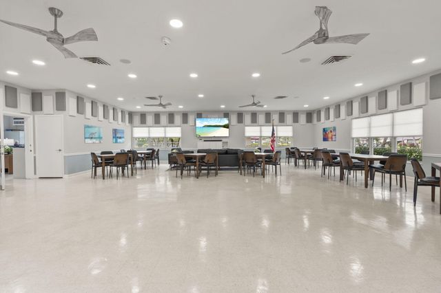 1177 S Drive Circle B, Delray Beach, FL 33445