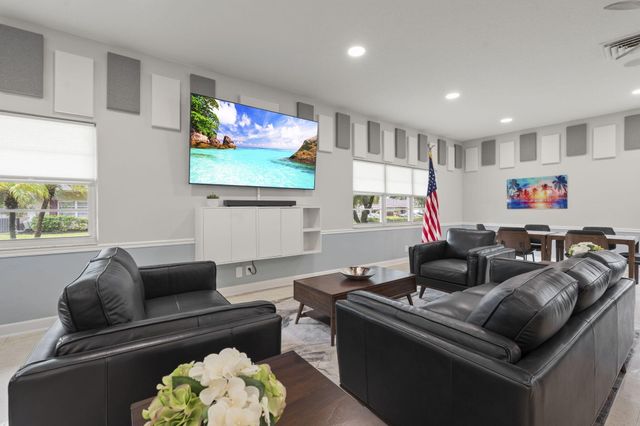 1177 S Drive Circle B, Delray Beach, FL 33445