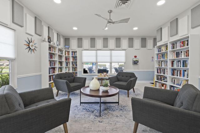 1177 S Drive Circle B, Delray Beach, FL 33445