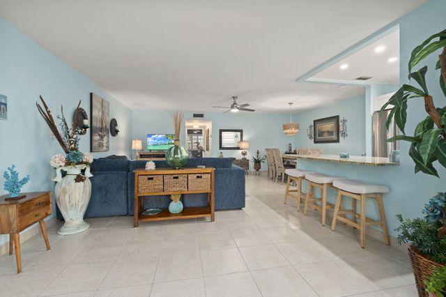 1177 S Drive Circle B, Delray Beach, FL 33445