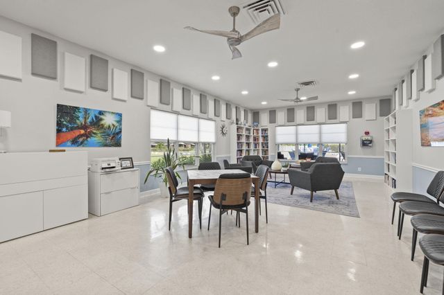 1177 S Drive Circle B, Delray Beach, FL 33445