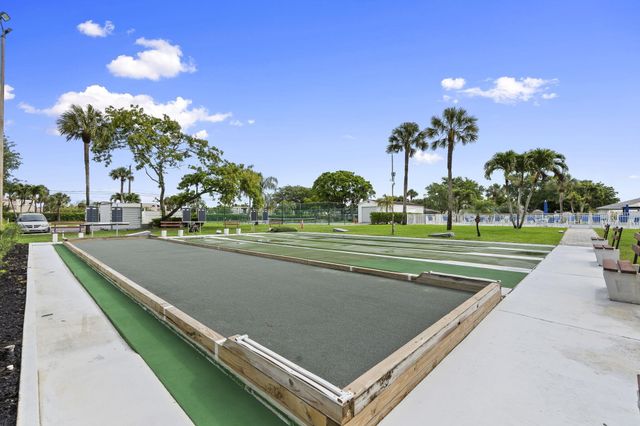 1177 S Drive Circle B, Delray Beach, FL 33445