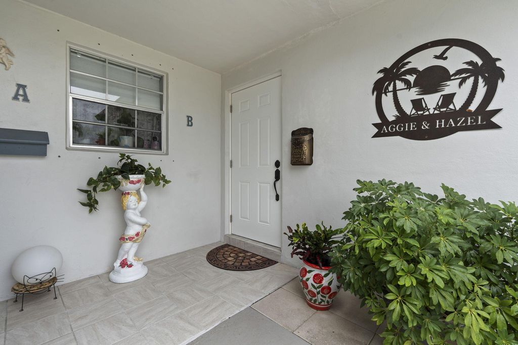 1177 S Drive Circle B, Delray Beach, FL 33445