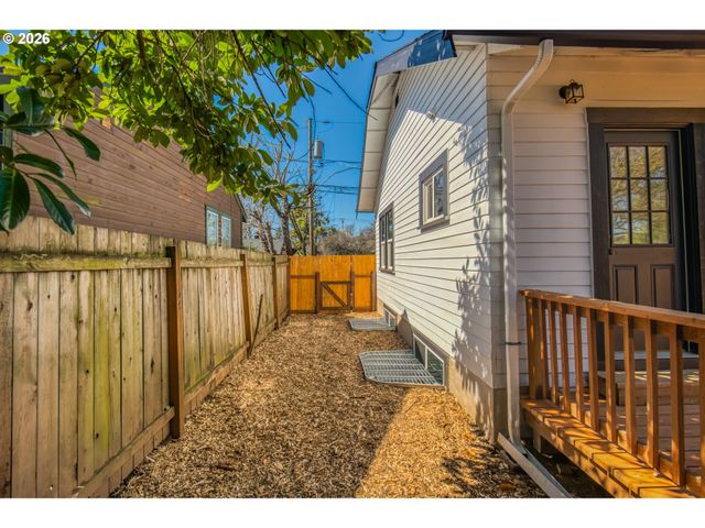 6530 Se 83RD Ave, Portland, OR 97266