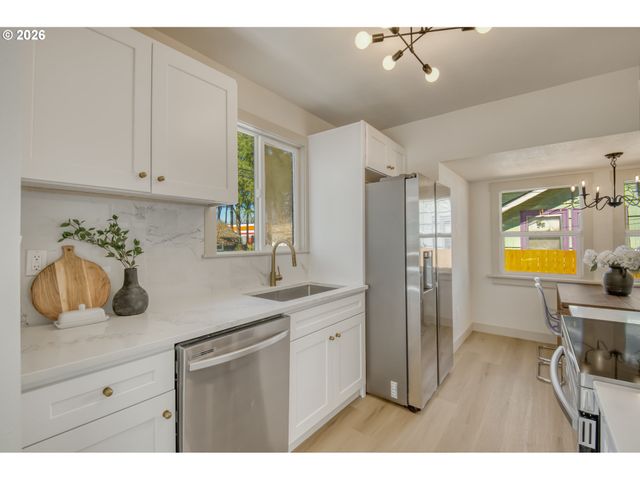 6530 Se 83RD Ave, Portland, OR 97266