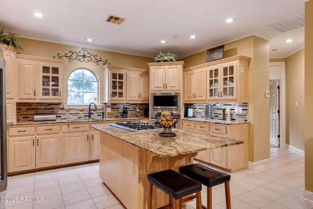100 Twisted Oak Circle, Lafayette, LA 70508
