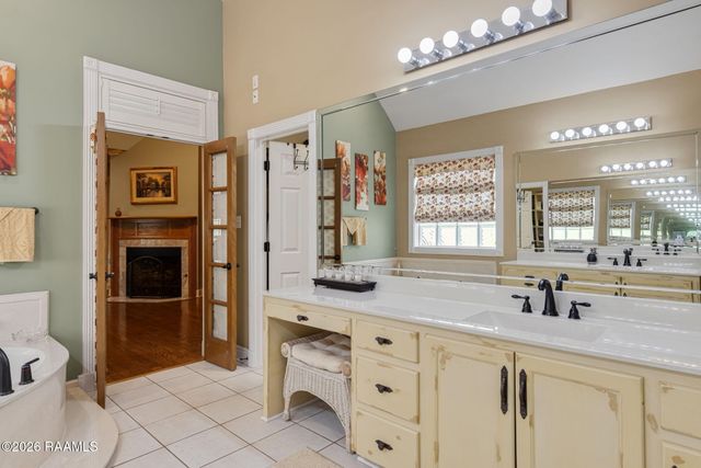 100 Twisted Oak Circle, Lafayette, LA 70508