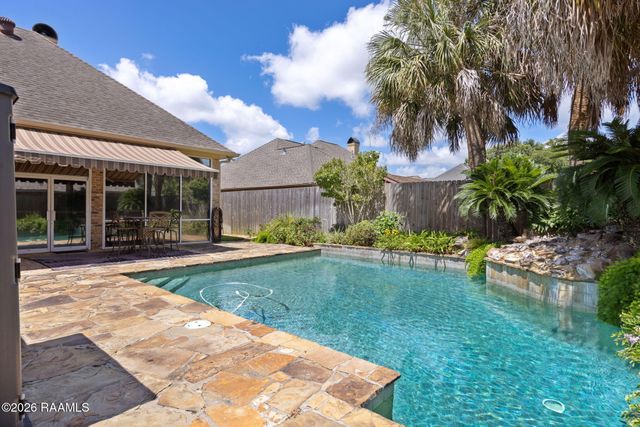 100 Twisted Oak Circle, Lafayette, LA 70508