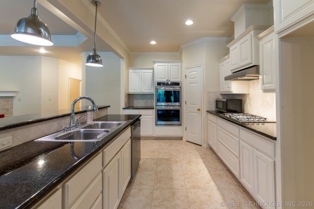 10912 Augusta Drive, Jenks, OK 74037