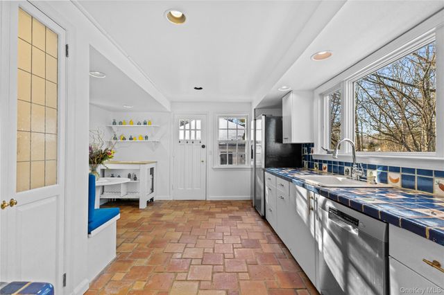 2 Apple Tree Close, Chappaqua, NY 10514