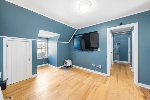 51 Hillside Ter, Newton Town, NJ 07860