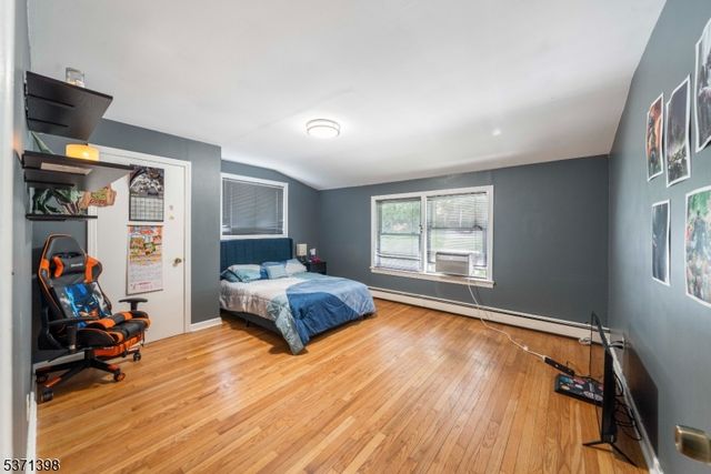 51 Hillside Ter, Newton Town, NJ 07860