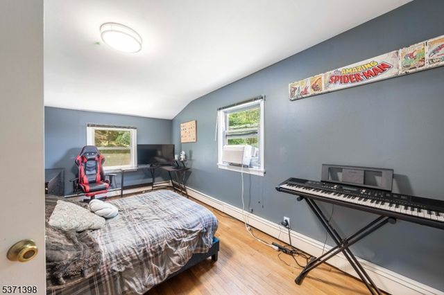 51 Hillside Ter, Newton Town, NJ 07860