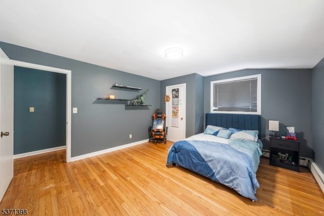 51 Hillside Ter, Newton Town, NJ 07860