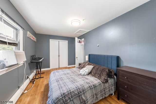 51 Hillside Ter, Newton Town, NJ 07860