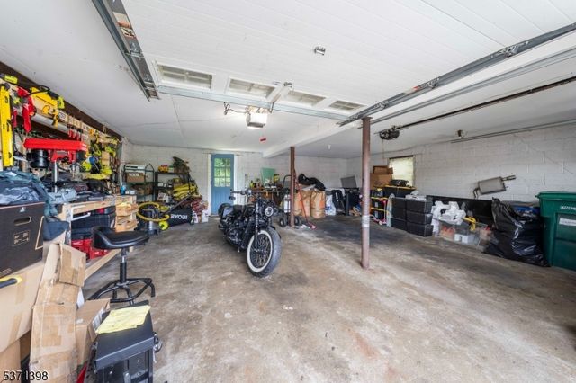 51 Hillside Ter, Newton Town, NJ 07860