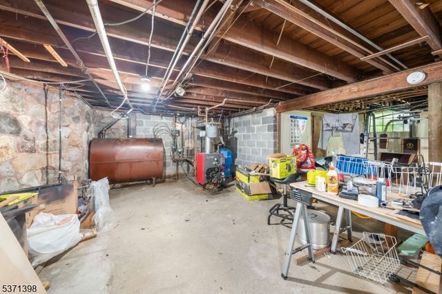 51 Hillside Ter, Newton Town, NJ 07860