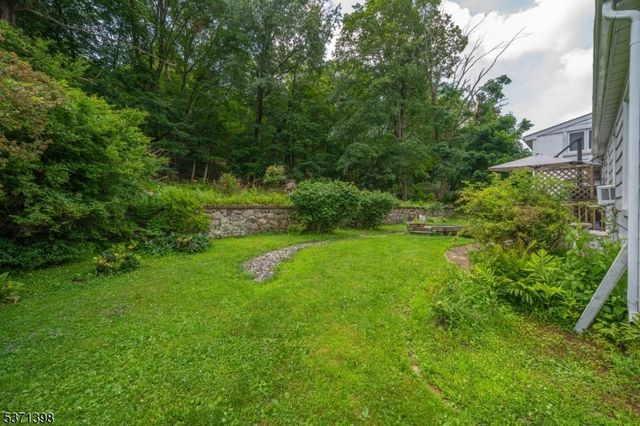 51 Hillside Ter, Newton Town, NJ 07860