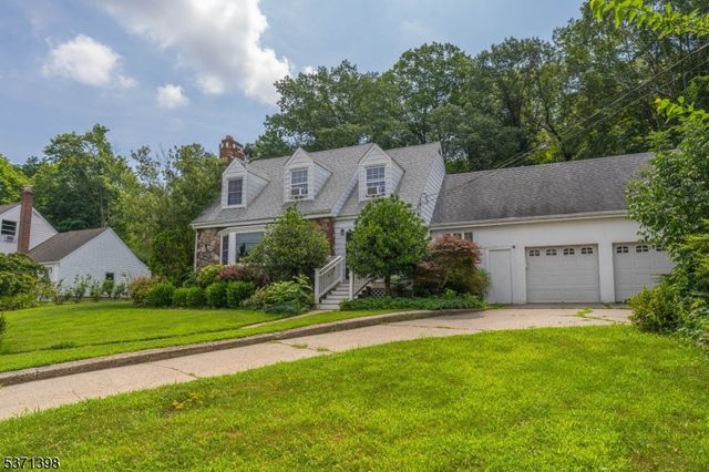 51 Hillside Ter, Newton Town, NJ 07860