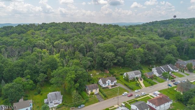 51 Hillside Ter, Newton Town, NJ 07860