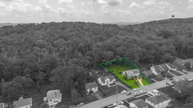 51 Hillside Ter, Newton Town, NJ 07860