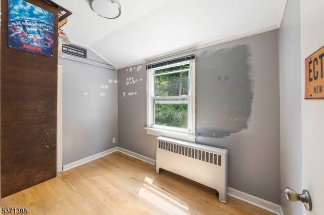 51 Hillside Ter, Newton Town, NJ 07860