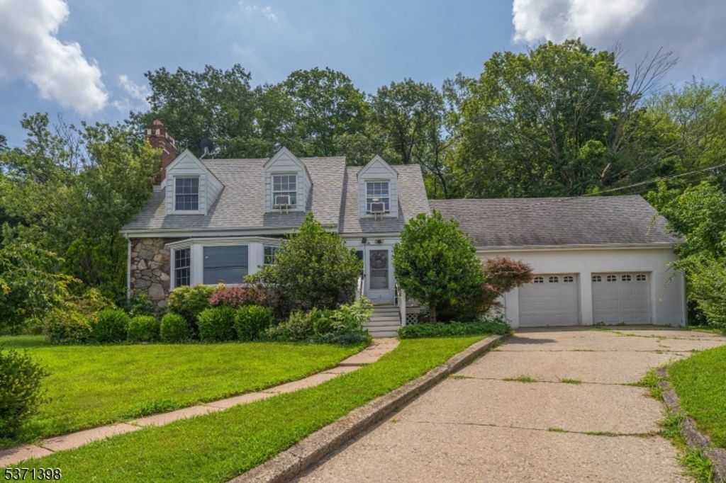 51 Hillside Ter, Newton Town, NJ 07860