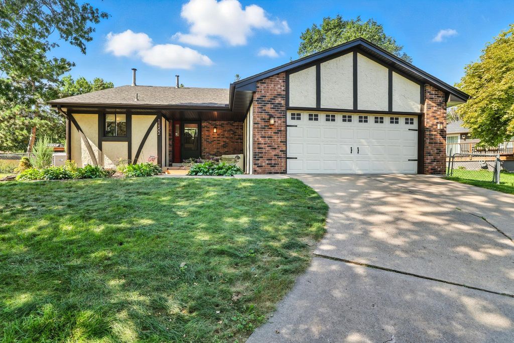 11502 Flintwood Street NW, Coon Rapids, MN 55448