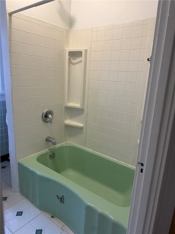 6333 Glenview Place, Highland Park, PA 15206