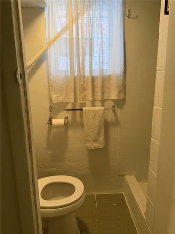 6333 Glenview Place, Highland Park, PA 15206