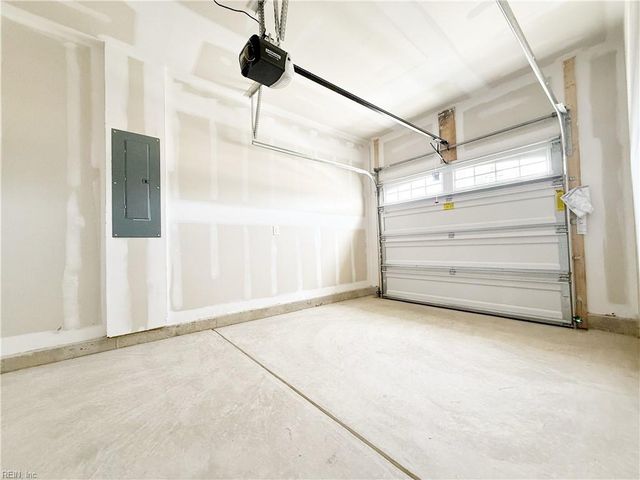 1535 Waltham LN, Newport News, VA 23608