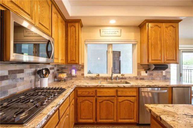 38155 Avenida La Cresta, Murrieta, CA 92562