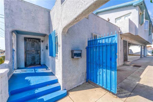 8463 S Halldale, Los Angeles, CA 90047