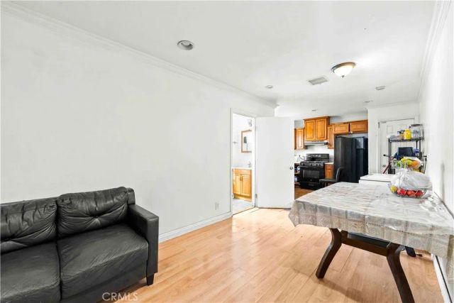 8463 S Halldale, Los Angeles, CA 90047