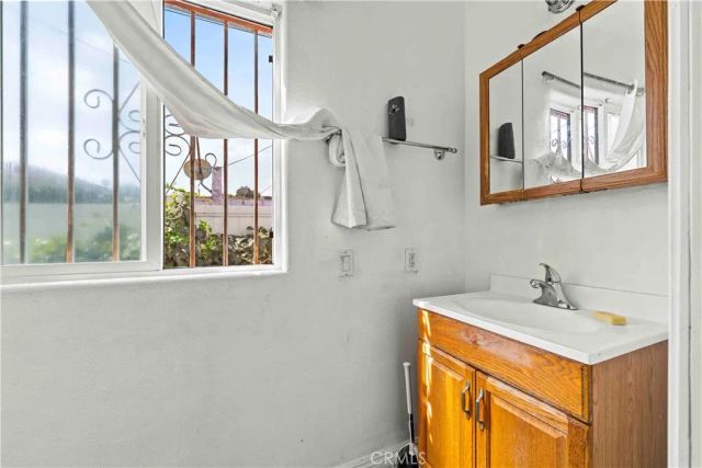 8463 S Halldale, Los Angeles, CA 90047