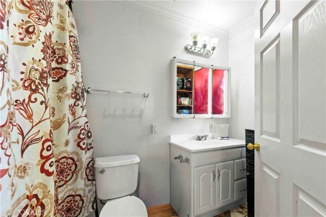 8463 S Halldale, Los Angeles, CA 90047