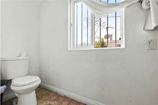 8463 S Halldale, Los Angeles, CA 90047
