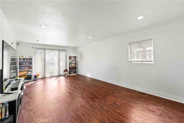 8463 S Halldale, Los Angeles, CA 90047