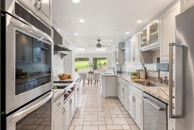 546 Sand Hill Circle, Menlo Park, CA 94025