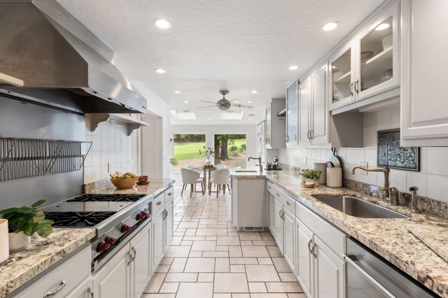 546 Sand Hill Circle, Menlo Park, CA 94025