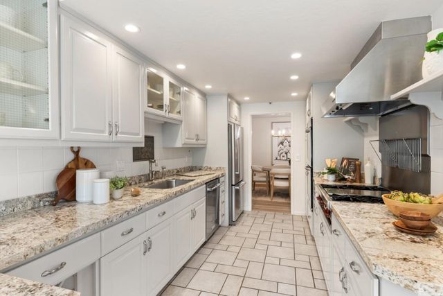 546 Sand Hill Circle, Menlo Park, CA 94025