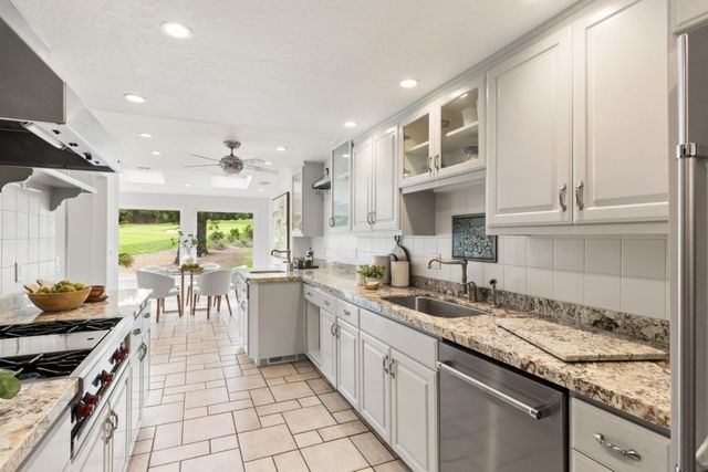546 Sand Hill Circle, Menlo Park, CA 94025